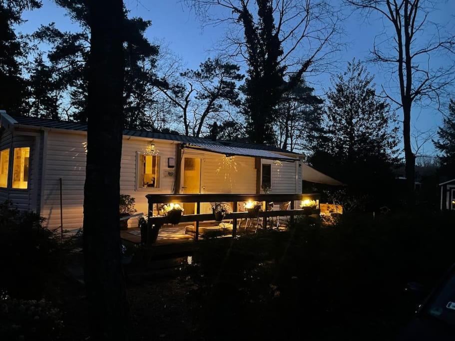 Knus Chalet Midden In De Bossen Nunspeet Exteriör bild